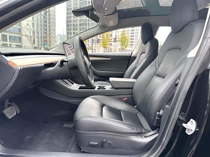 Фото 4 - Tesla Model 3