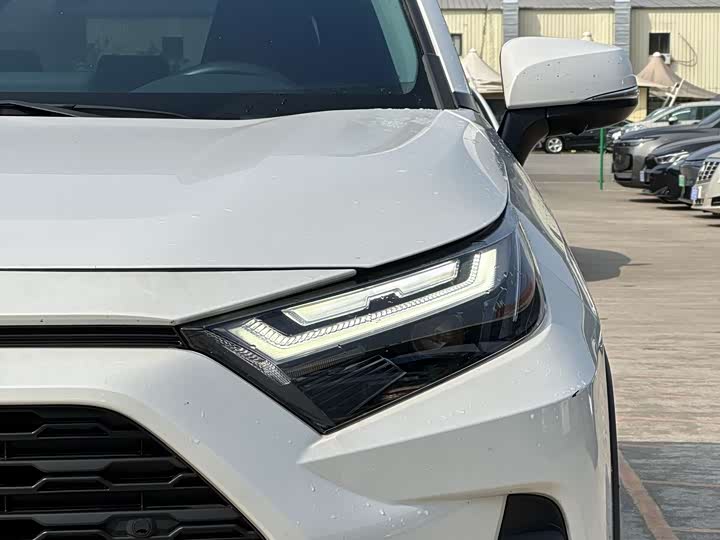 Фото 6 - Toyota RAV4