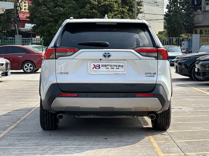 Фото 7 - Toyota RAV4