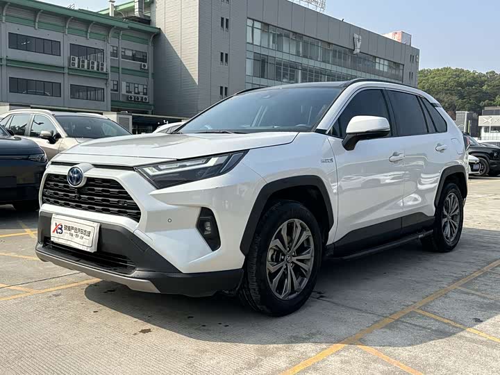 Фото 8 - Toyota RAV4