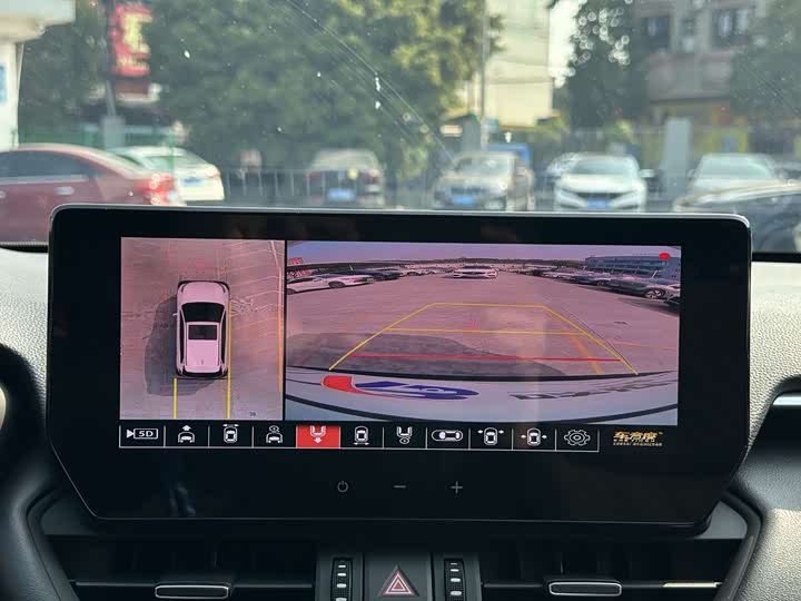 Фото 9 - Toyota RAV4