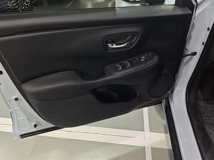 Фото 7 - Honda HR-V