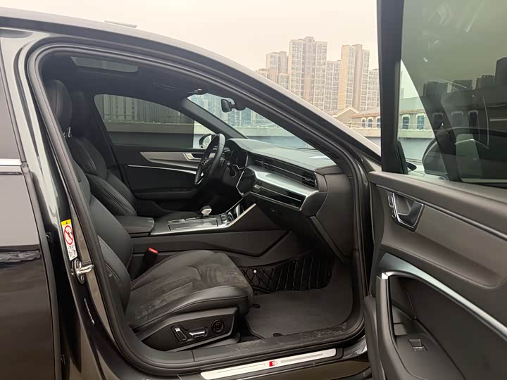 Фото 4 - Audi A6L