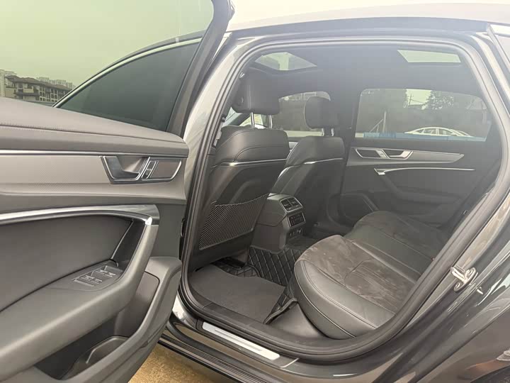 Фото 7 - Audi A6L