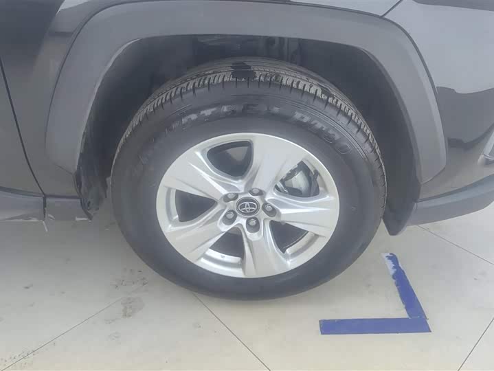 Фото 6 - Toyota RAV4