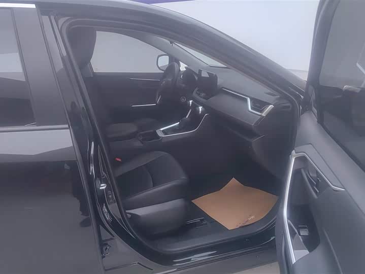 Фото 8 - Toyota RAV4