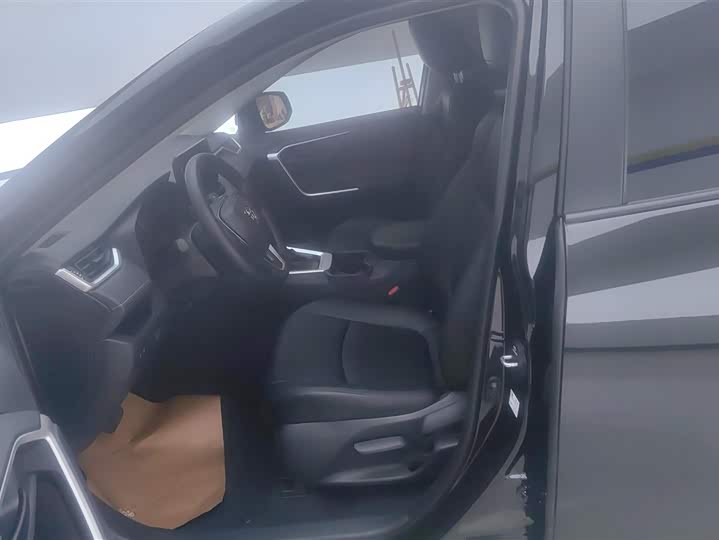 Фото 9 - Toyota RAV4