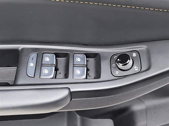 Фото 9 - Bestune B70