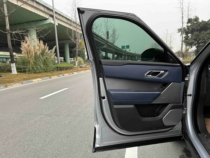 Фото 6 - Land Rover Range Rover Velar