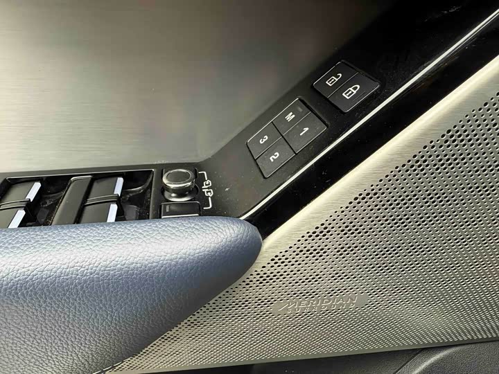 Фото 7 - Land Rover Range Rover Velar