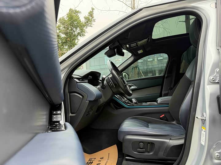 Фото 9 - Land Rover Range Rover Velar