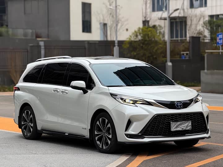 Фото 1 - Toyota Granvia