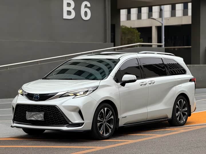 Фото 3 - Toyota Granvia