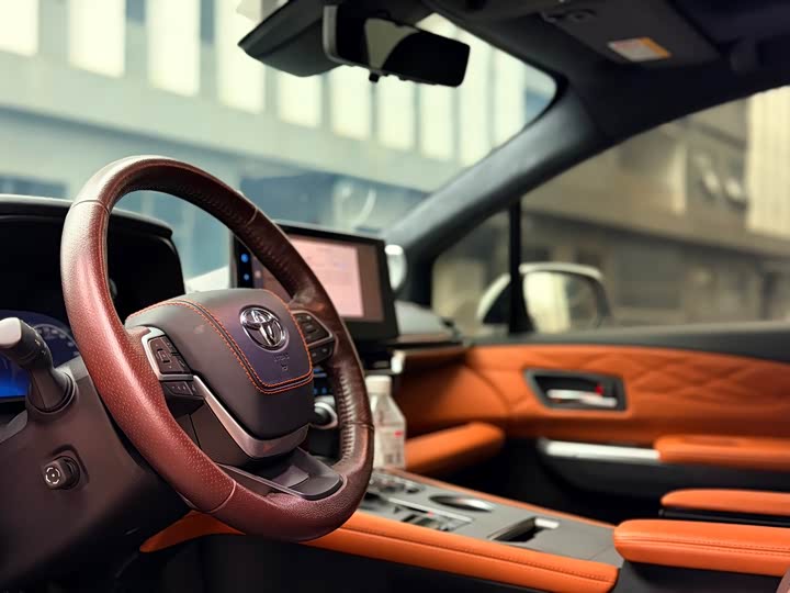 Фото 4 - Toyota Granvia