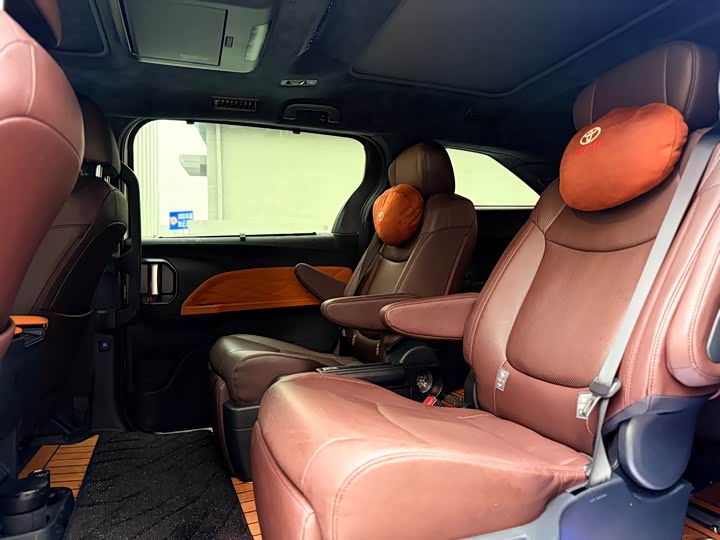 Фото 5 - Toyota Granvia