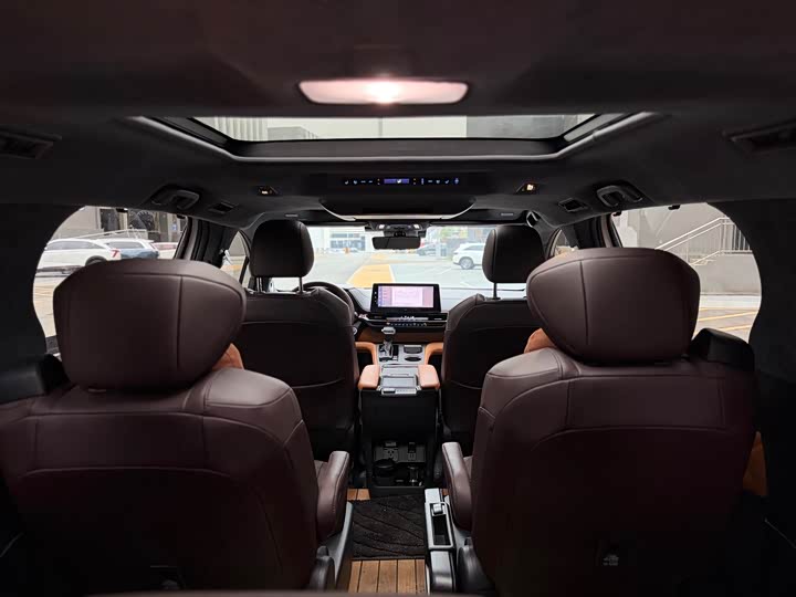 Фото 6 - Toyota Granvia