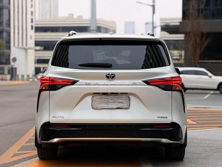 Фото 8 - Toyota Granvia