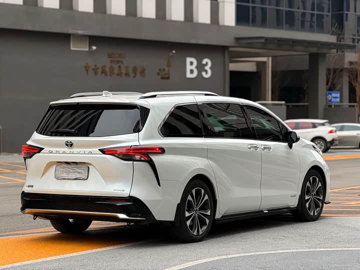 Фото 9 - Toyota Granvia