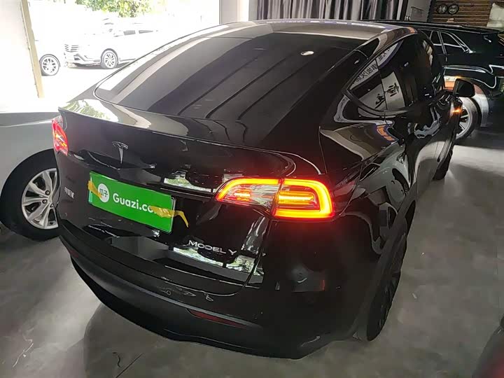 Фото 8 - Tesla Model Y