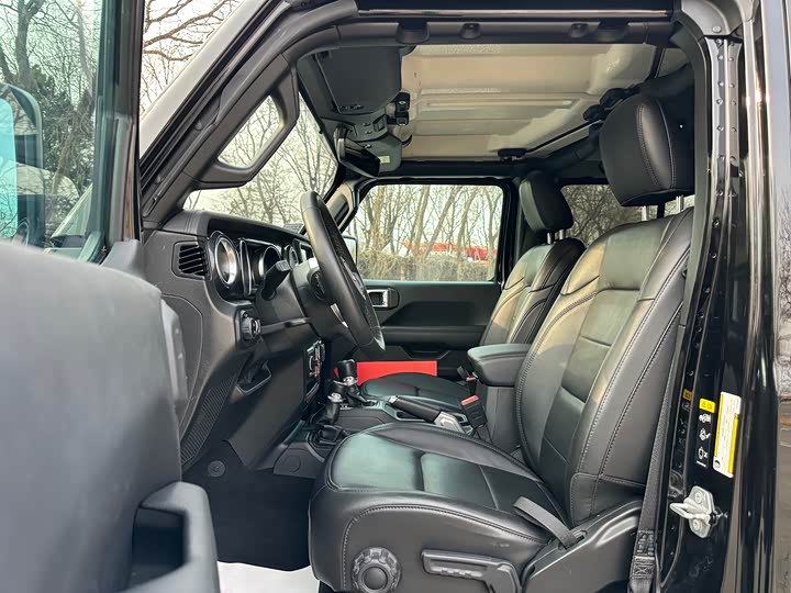 Фото 7 - Jeep Wrangler