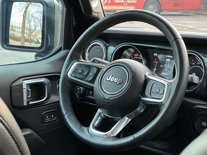 Фото 8 - Jeep Wrangler