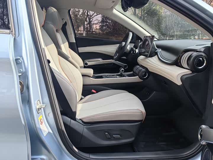 Фото 7 - BYD Yuan Plus