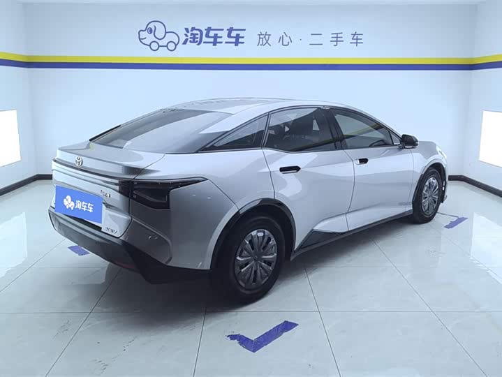 Фото 3 - Toyota bZ3