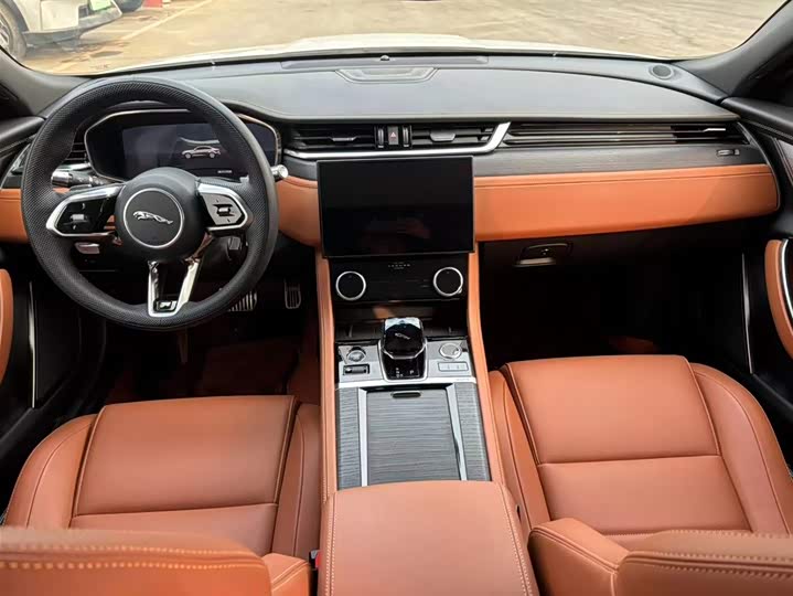 Фото 8 - Jaguar XF L