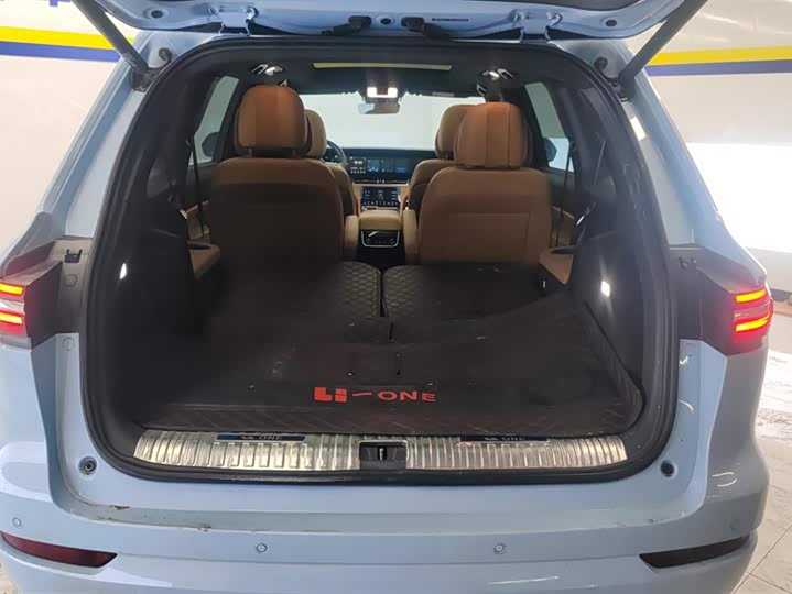 Фото 4 - LiXiang One