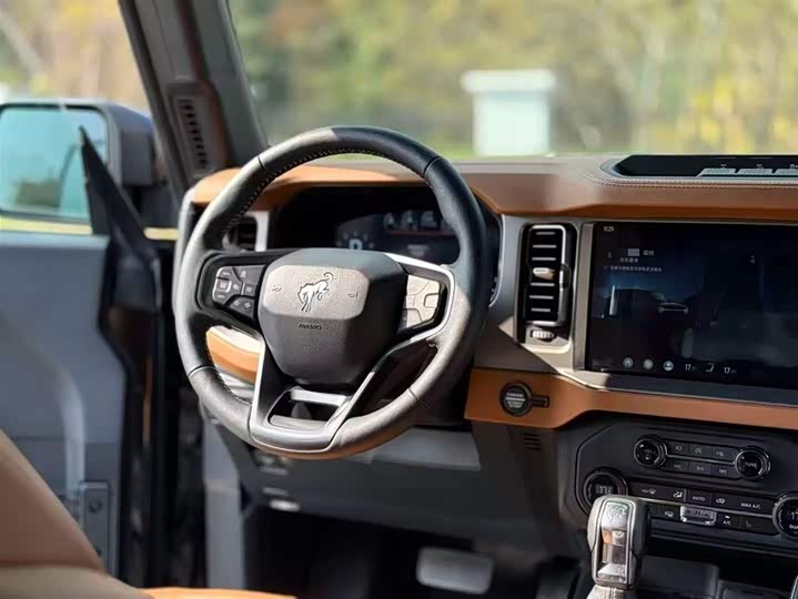 Фото 9 - Ford Bronco