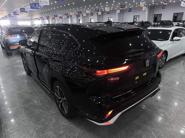 Фото 5 - Toyota Crown Kluger