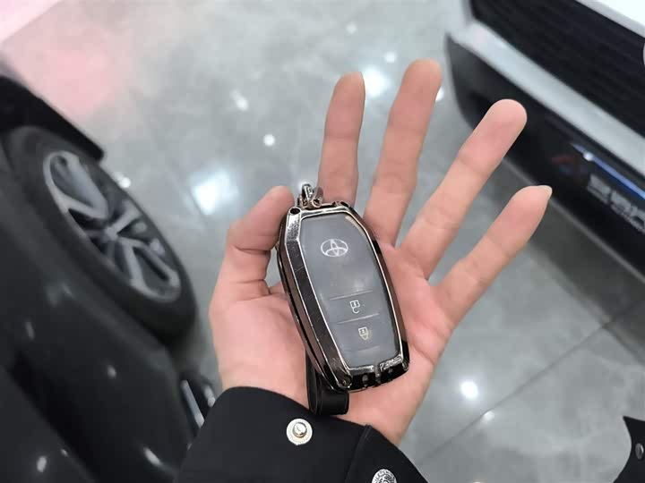 Фото 9 - Toyota Crown Kluger