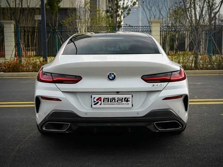 Фото 4 - BMW 8 Series