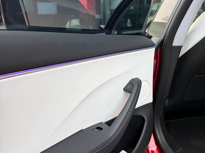 Фото 4 - Tesla Model 3