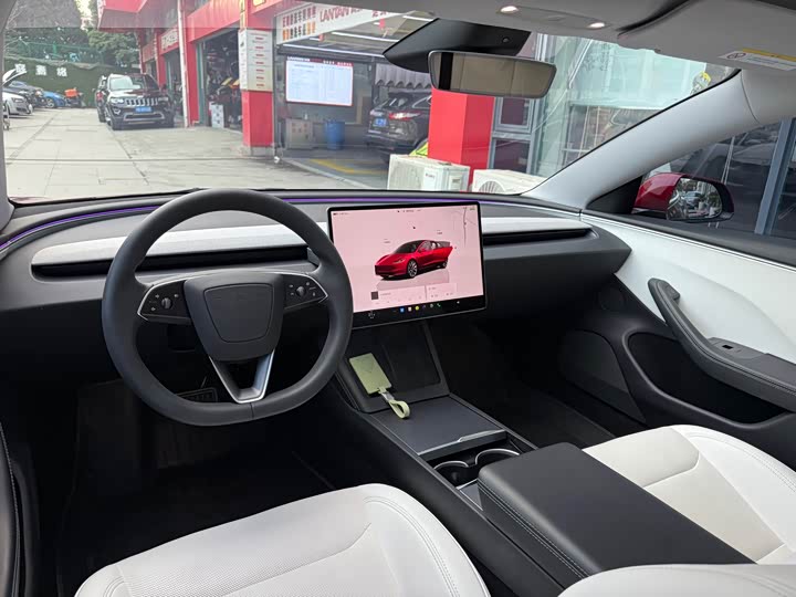 Фото 8 - Tesla Model 3