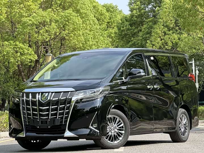 Фото 1 - Toyota Alphard