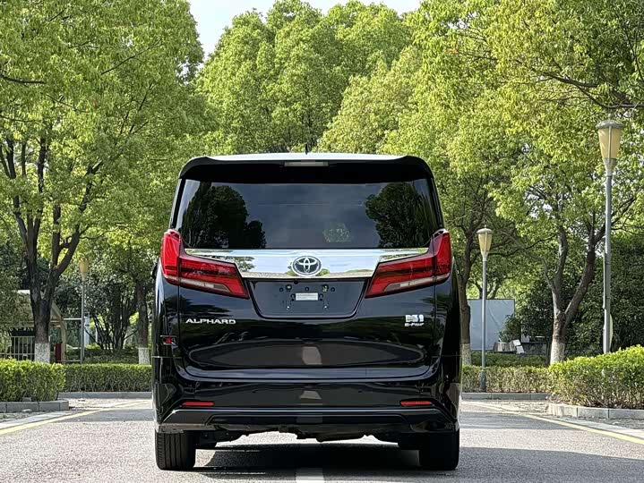 Фото 3 - Toyota Alphard