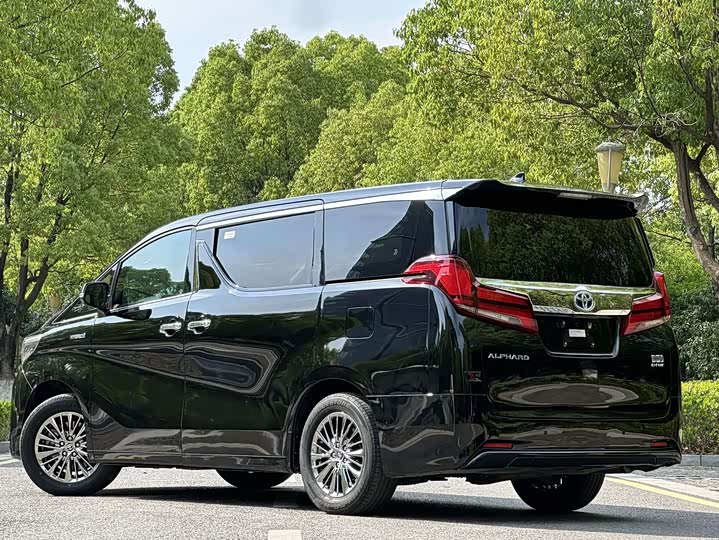 Фото 4 - Toyota Alphard