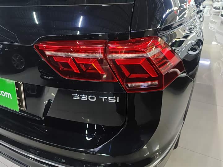 Фото 8 - Volkswagen Tiguan L Pro