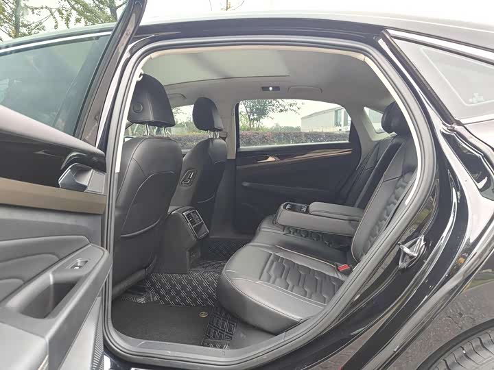 Фото 4 - Volkswagen Passat