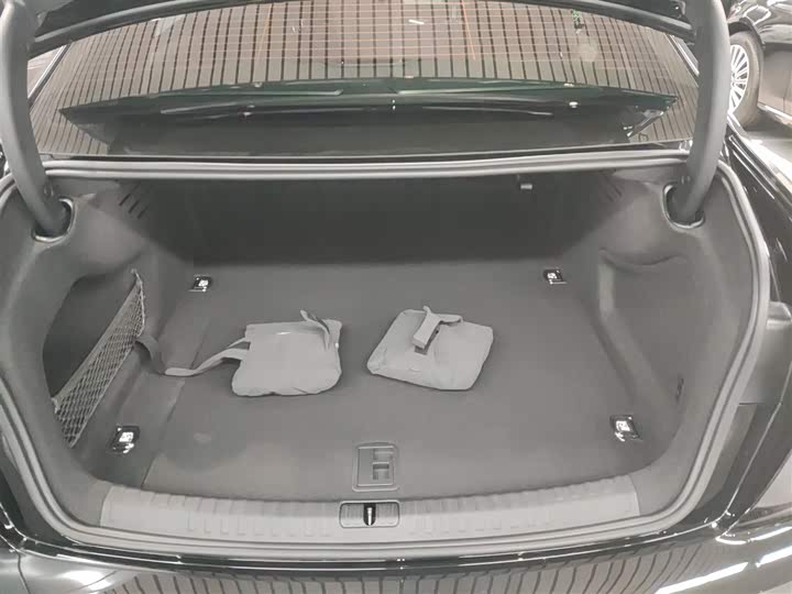 Фото 9 - Audi A6L