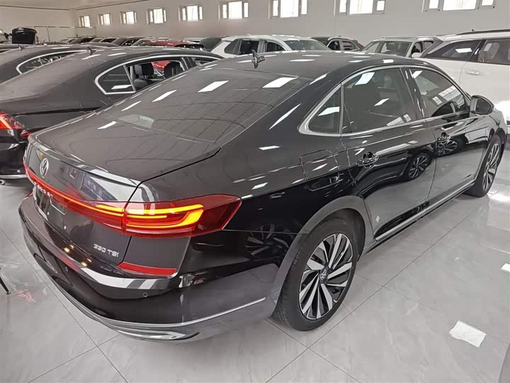 Фото 7 - Volkswagen Passat
