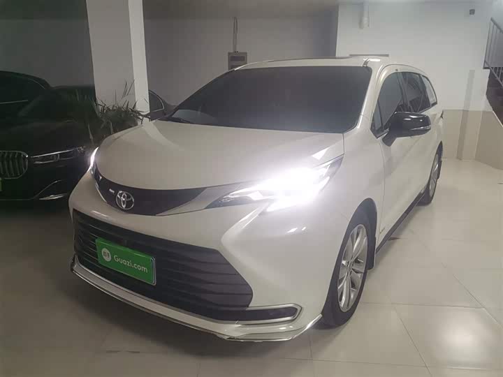 Фото 1 - Toyota Sienna