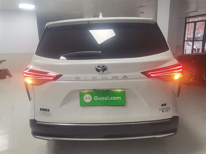 Фото 6 - Toyota Sienna