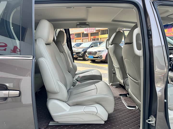 Фото 9 - Buick GL8 ES