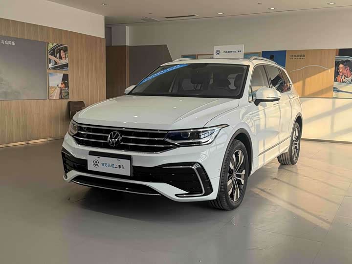 Фото 1 - Volkswagen Tiguan L Pro