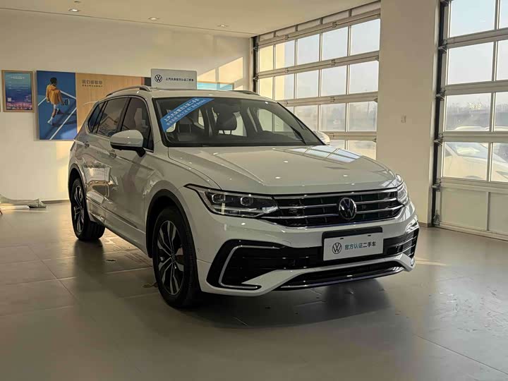 Фото 3 - Volkswagen Tiguan L Pro