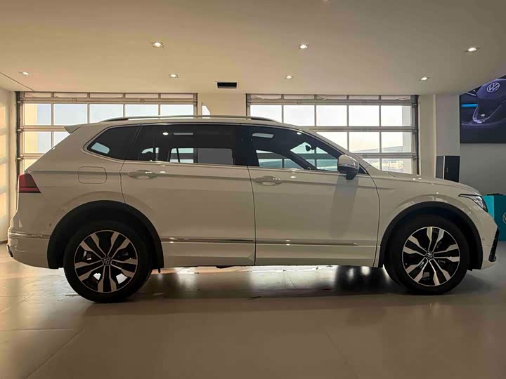Фото 6 - Volkswagen Tiguan L Pro