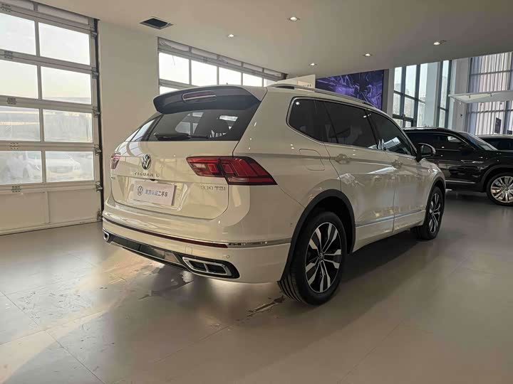 Фото 7 - Volkswagen Tiguan L Pro