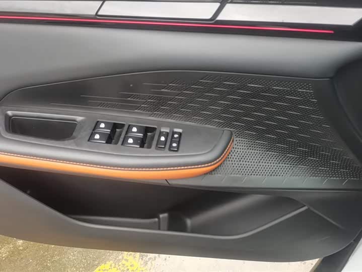 Фото 7 - Changan UNI-V